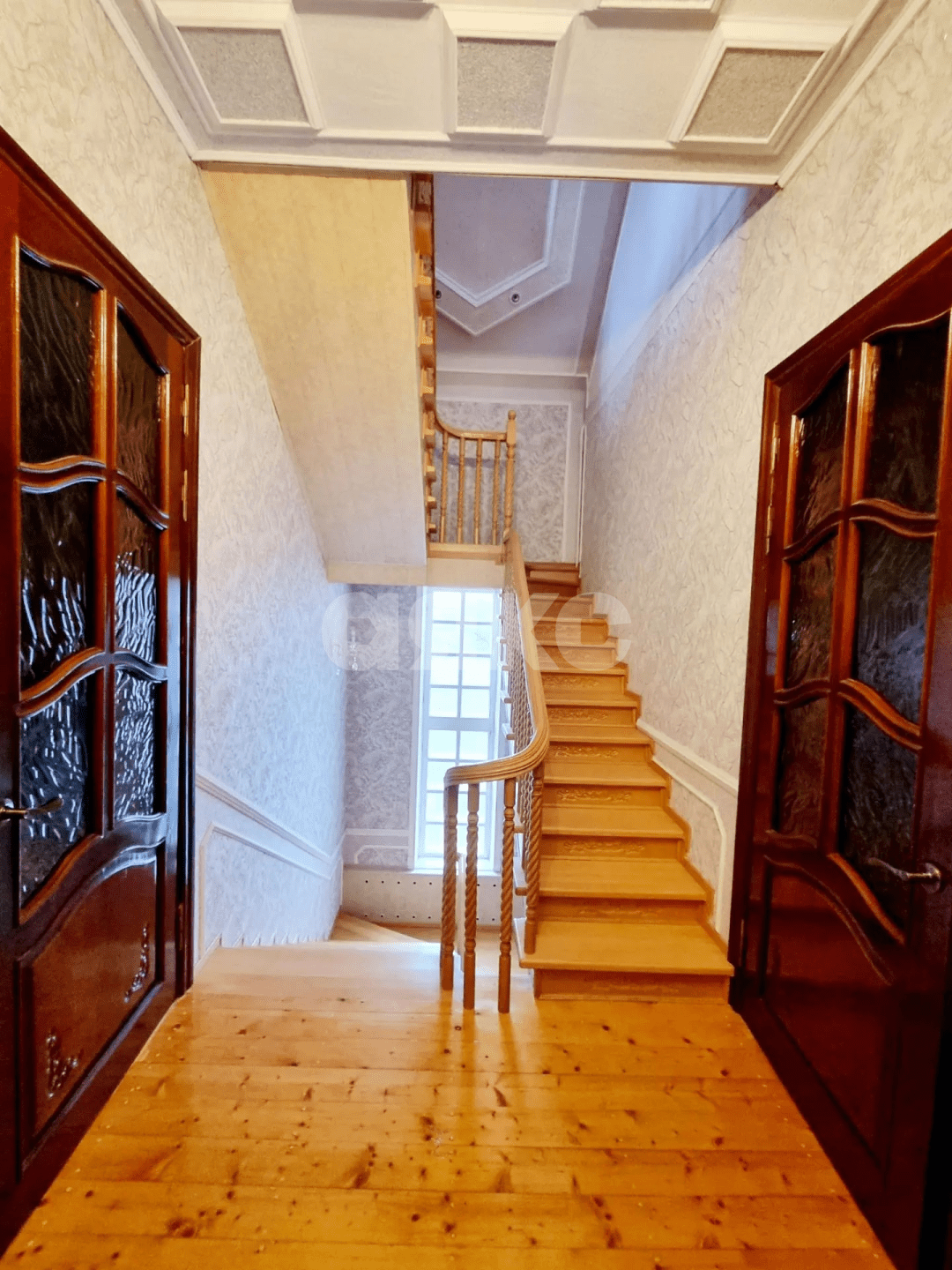 Фото №3: Дом <span class="whitespace-nowrap">260 м²</span> <span class="whitespace-nowrap">+ 6 сот.</span>, <span class="whitespace-nowrap">2 эт.</span> - Армавир, мкр. Электротехнический, ул. Герцена, 90А