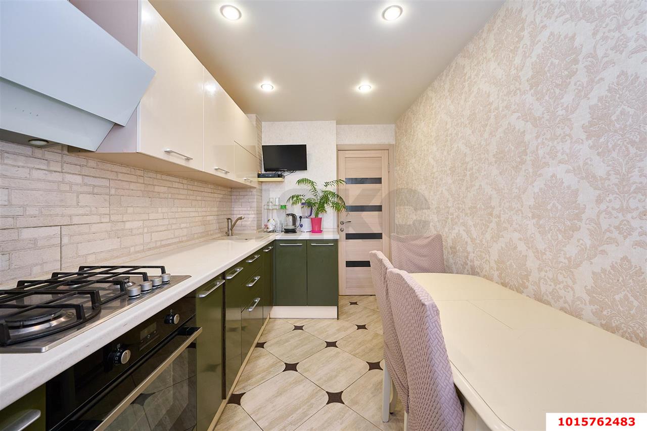 Фото №2: 3-комнатная квартира <span class="whitespace-nowrap">65 м²</span>, <span class="whitespace-nowrap">9/9 эт.</span> - Краснодар, Центральный внутригородской округ, Центральный, мкр. Черёмушки, ул. Вишняковой, 51