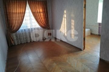 Фото №1: 2-комнатная квартира <span class="whitespace-nowrap">44 м²</span>, <span class="whitespace-nowrap">-1/4 эт.</span> - Майкоп, мкр. Шовгеновский городок, ул. Спортивная, 7