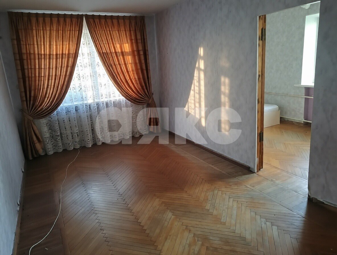 Фото №1: 2-комнатная квартира <span class="whitespace-nowrap">44 м²</span>, <span class="whitespace-nowrap">-1/4 эт.</span> - Майкоп, мкр. Шовгеновский городок, ул. Спортивная, 7