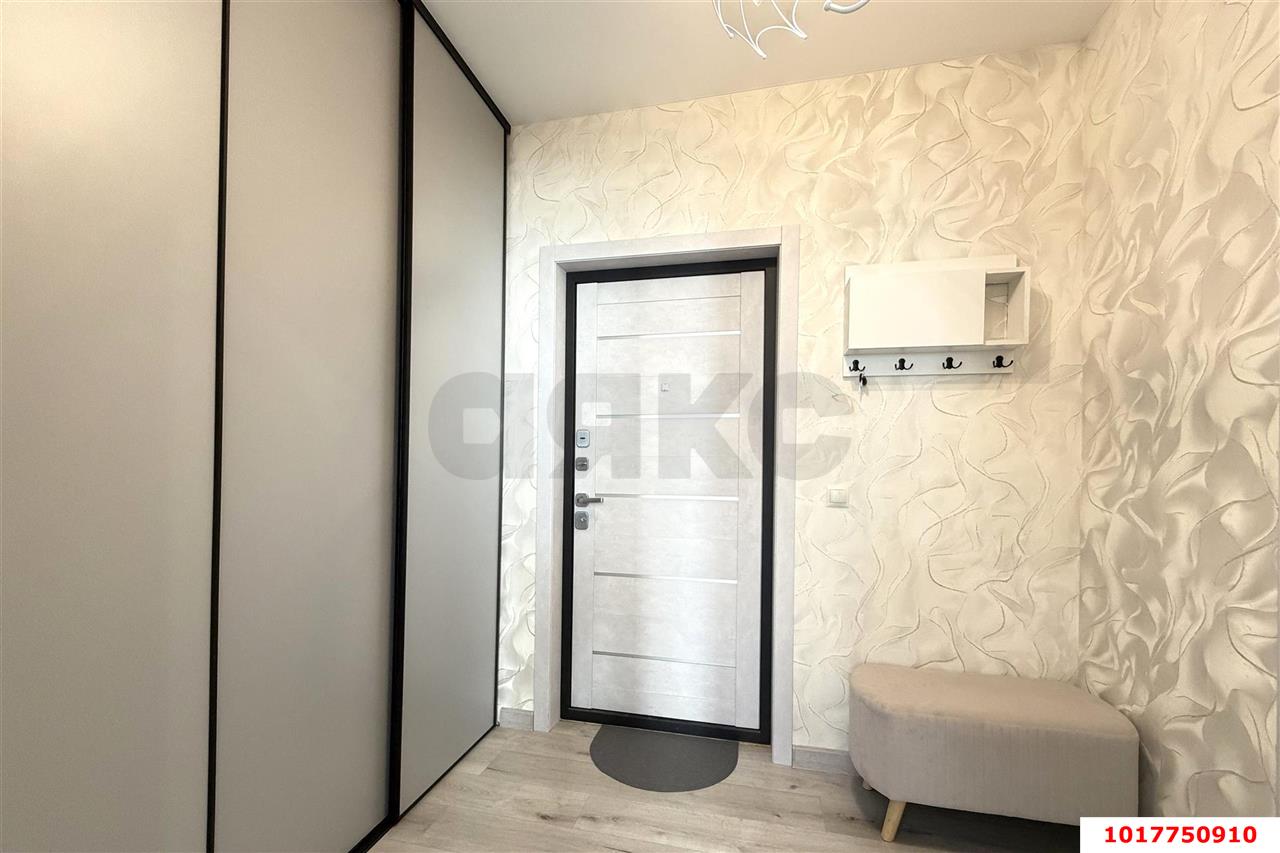 Фото №8: Студия <span class="whitespace-nowrap">30 м²</span>, <span class="whitespace-nowrap">8/12 эт.</span> - Краснодар, Прикубанский внутригородской округ, мкр. ЖК Красная Площадь, ул. им. Мурата Ахеджака, 12к7