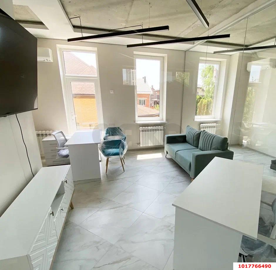 Фото №9: Отдельное здание <span class="whitespace-nowrap">550 м²</span>, <span class="whitespace-nowrap">1/3 эт.</span> - Краснодар, мкр. Прикубанский внутригородской округ, ул. Питерская, 38/2