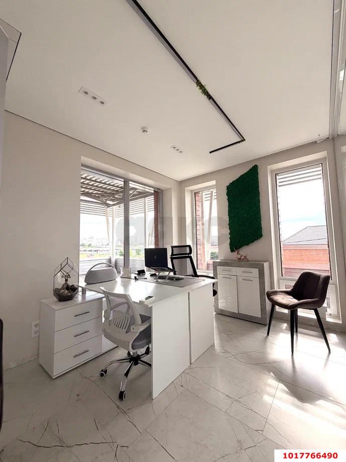 Фото №6: Отдельное здание <span class="whitespace-nowrap">550 м²</span>, <span class="whitespace-nowrap">1/3 эт.</span> - Краснодар, мкр. Прикубанский внутригородской округ, ул. Питерская, 38/2