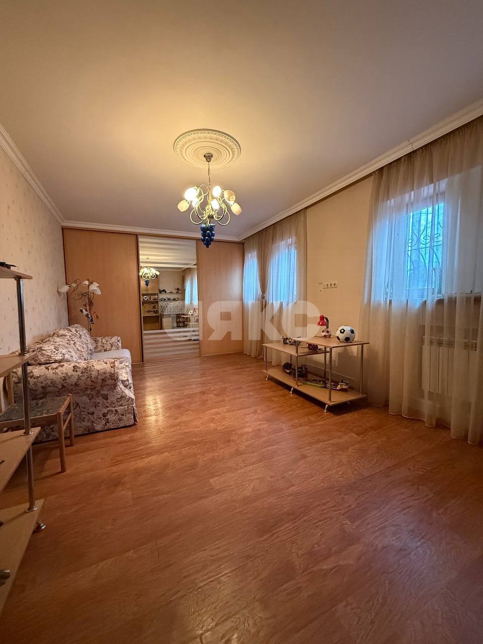 Фото №24: Дом <span class="whitespace-nowrap">350 м²</span> <span class="whitespace-nowrap">+ 11 сот.</span>, <span class="whitespace-nowrap">2 эт.</span> - Мариуполь, Приморский, мкр. Черёмушки, ул. Латышева