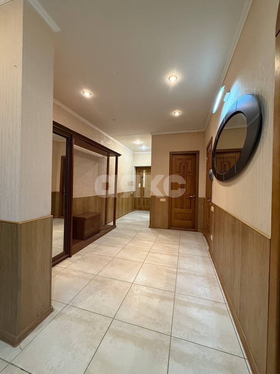 Фото №6: Дом <span class="whitespace-nowrap">350 м²</span> <span class="whitespace-nowrap">+ 11 сот.</span>, <span class="whitespace-nowrap">2 эт.</span> - Мариуполь, Приморский, мкр. Черёмушки, ул. Латышева