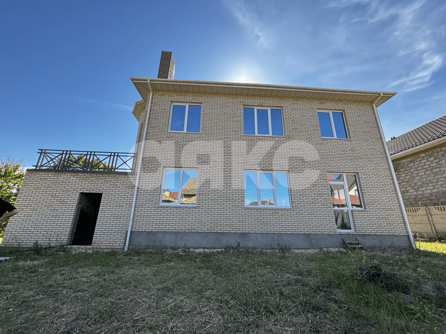 Фото №10: Коттедж <span class="whitespace-nowrap">294 м²</span> <span class="whitespace-nowrap">+ 10 сот.</span>, <span class="whitespace-nowrap">3 эт.</span> - Волгоград, Тракторозаводский, п. Латошинка, ул. Радужная, 22
