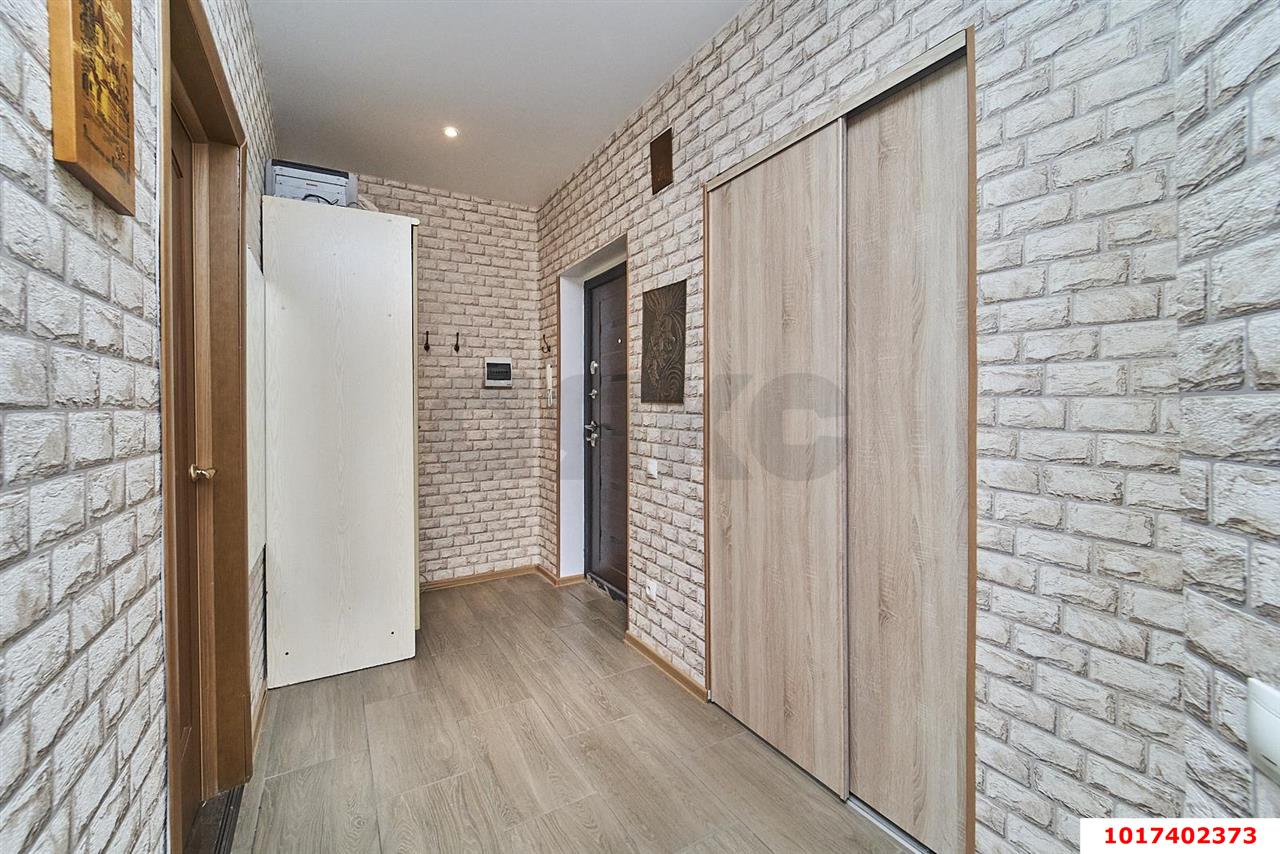 Фото №2: 1-комнатная квартира <span class="whitespace-nowrap">42 м²</span>, <span class="whitespace-nowrap">1/10 эт.</span> - Краснодар, мкр. Прикубанский внутригородской округ, ул. Митинская, 21