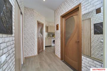 Фото №1: 1-комнатная квартира <span class="whitespace-nowrap">42 м²</span>, <span class="whitespace-nowrap">1/10 эт.</span> - Краснодар, мкр. Прикубанский внутригородской округ, ул. Митинская, 21
