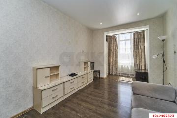 Фото №1: 1-комнатная квартира <span class="whitespace-nowrap">42 м²</span>, <span class="whitespace-nowrap">1/10 эт.</span> - Краснодар, мкр. Прикубанский внутригородской округ, ул. Митинская, 21
