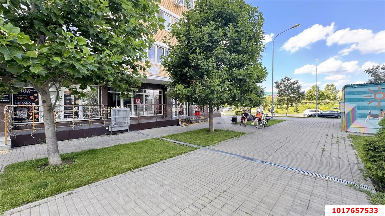 Фото №6: Торговое помещение <span class="whitespace-nowrap">83 м²</span>, <span class="whitespace-nowrap">1/9 эт.</span> - Краснодар, Прикубанский внутригородской округ, Славянский, мкр. Светлоград, ул. Красных Партизан, 1/3к11