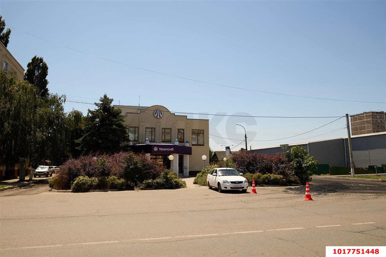 Фото №3: Отдельное здание <span class="whitespace-nowrap">587 м²</span>, <span class="whitespace-nowrap">2/2 эт.</span> - Кропоткин, мкр. Октябрьский, ул. Красная, 195