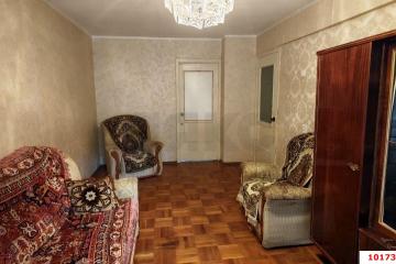 Фото №1: 3-комнатная квартира <span class="whitespace-nowrap">59 м²</span>, <span class="whitespace-nowrap">2/5 эт.</span> - Краснодар, мкр. Фестивальный, ул. Гагарина, 83