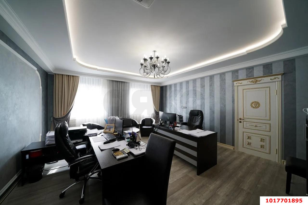Фото №18: Офисное помещение <span class="whitespace-nowrap">608 м²</span>, <span class="whitespace-nowrap">5/5 эт.</span> - Краснодар, мкр. Западный внутригородской округ, ул. Красная, 155/1