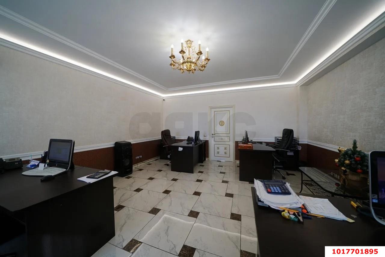 Фото №12: Офисное помещение <span class="whitespace-nowrap">608 м²</span>, <span class="whitespace-nowrap">5/5 эт.</span> - Краснодар, мкр. Западный внутригородской округ, ул. Красная, 155/1