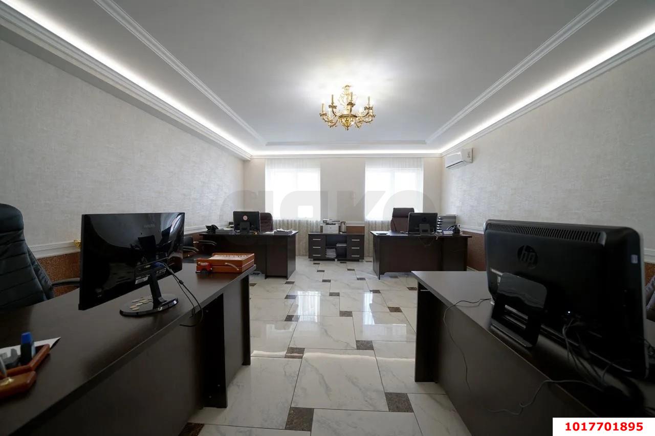 Фото №10: Офисное помещение <span class="whitespace-nowrap">608 м²</span>, <span class="whitespace-nowrap">5/5 эт.</span> - Краснодар, мкр. Западный внутригородской округ, ул. Красная, 155/1