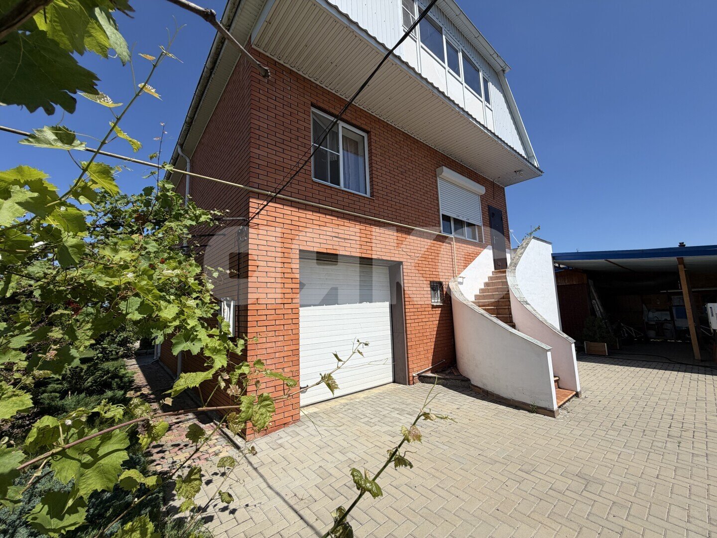 Фото №2: Дом <span class="whitespace-nowrap">160 м²</span> <span class="whitespace-nowrap">+ 12 сот.</span>, <span class="whitespace-nowrap">3 эт.</span> - Саратовская, ул. Толстого