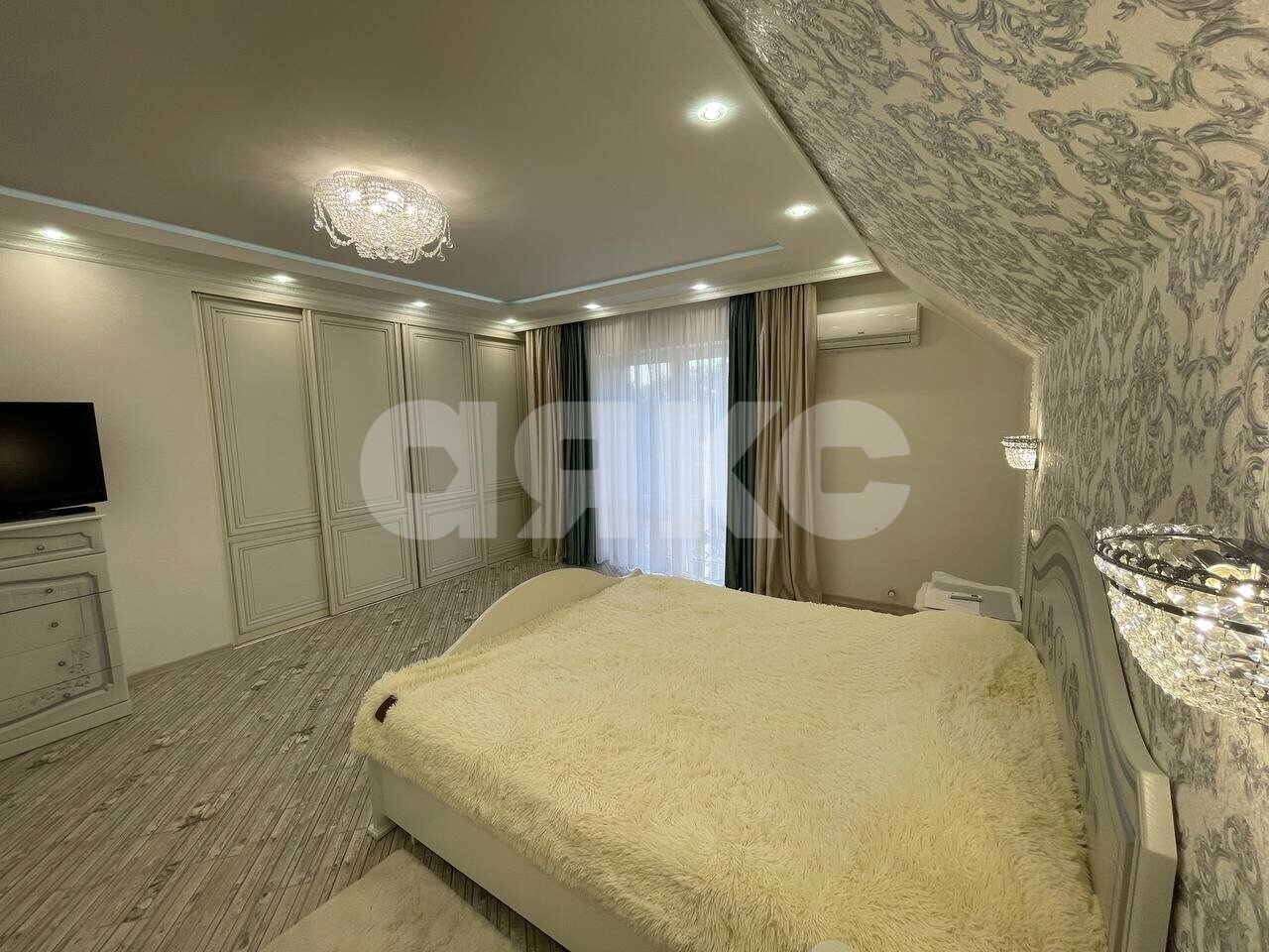 Фото №10: Дом <span class="whitespace-nowrap">186 м²</span> <span class="whitespace-nowrap">+ 9.3 сот.</span>, <span class="whitespace-nowrap">2 эт.</span> - Горячий Ключ, мкр. Курортная Зона, ул. Островского