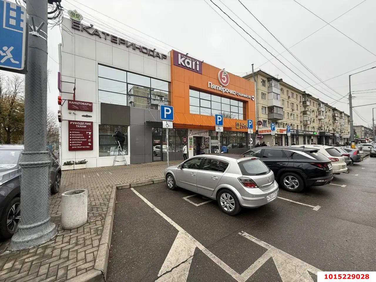 Фото №2: Торговое помещение <span class="whitespace-nowrap">170 м²</span>, <span class="whitespace-nowrap">2/2 эт.</span> - Краснодар, Прикубанский внутригородской округ, мкр. Фестивальный, ул. Атарбекова, 38/1