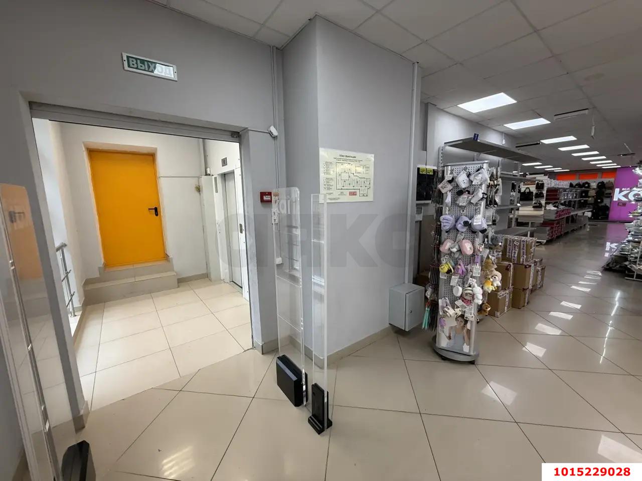 Фото №6: Торговое помещение <span class="whitespace-nowrap">170 м²</span>, <span class="whitespace-nowrap">2/2 эт.</span> - Краснодар, Прикубанский внутригородской округ, мкр. Фестивальный, ул. Атарбекова, 38/1