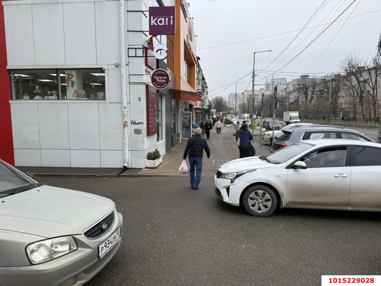 Фото №1: Торговое помещение <span class="whitespace-nowrap">170 м²</span>, <span class="whitespace-nowrap">2/2 эт.</span> - Краснодар, Прикубанский внутригородской округ, мкр. Фестивальный, ул. Атарбекова, 38/1