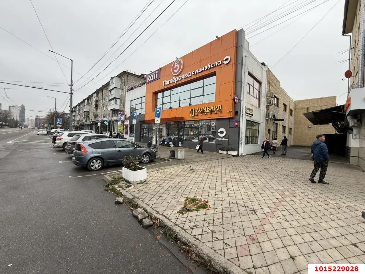 Фото №3: Торговое помещение <span class="whitespace-nowrap">170 м²</span>, <span class="whitespace-nowrap">2/2 эт.</span> - Краснодар, Прикубанский внутригородской округ, мкр. Фестивальный, ул. Атарбекова, 38/1
