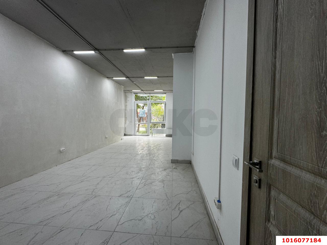 Фото №9: Торговое помещение <span class="whitespace-nowrap">34 м²</span>, <span class="whitespace-nowrap">1/16 эт.</span> - Краснодар, Прикубанский внутригородской округ, Славянский, мкр. Светлоград, ул. Красных Партизан, 1/4к11