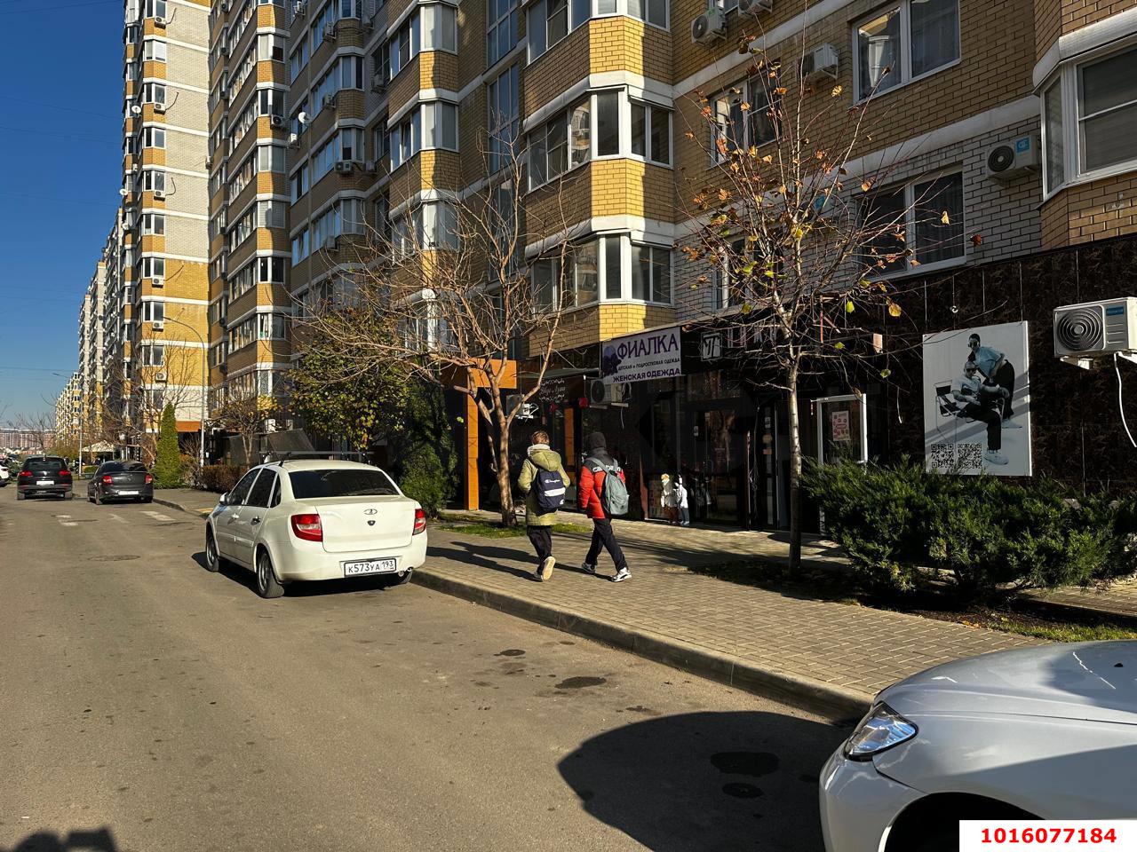 Фото №7: Торговое помещение <span class="whitespace-nowrap">34 м²</span>, <span class="whitespace-nowrap">1/16 эт.</span> - Краснодар, Прикубанский внутригородской округ, Славянский, мкр. Светлоград, ул. Красных Партизан, 1/4к11