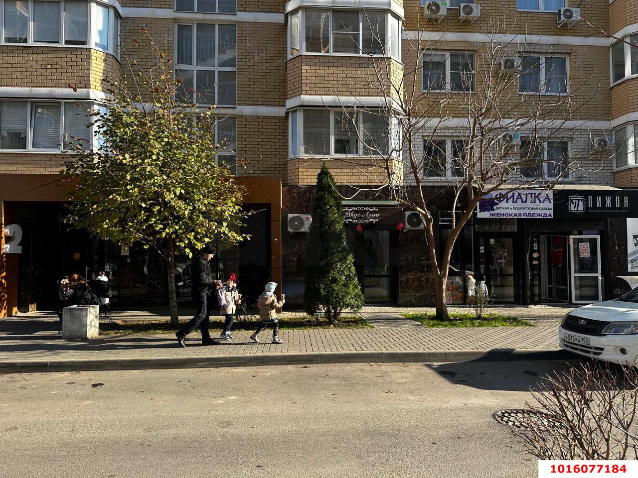 Фото №8: Торговое помещение <span class="whitespace-nowrap">34 м²</span>, <span class="whitespace-nowrap">1/16 эт.</span> - Краснодар, Прикубанский внутригородской округ, Славянский, мкр. Светлоград, ул. Красных Партизан, 1/4к11