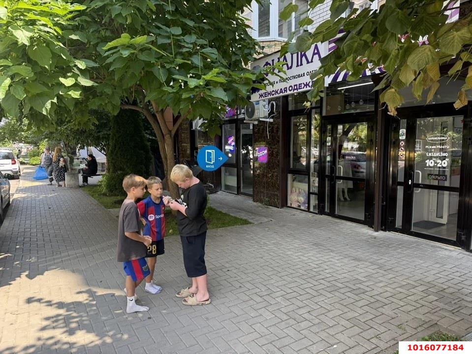Фото №3: Торговое помещение <span class="whitespace-nowrap">34 м²</span>, <span class="whitespace-nowrap">1/16 эт.</span> - Краснодар, Прикубанский внутригородской округ, Славянский, мкр. Светлоград, ул. Красных Партизан, 1/4к11
