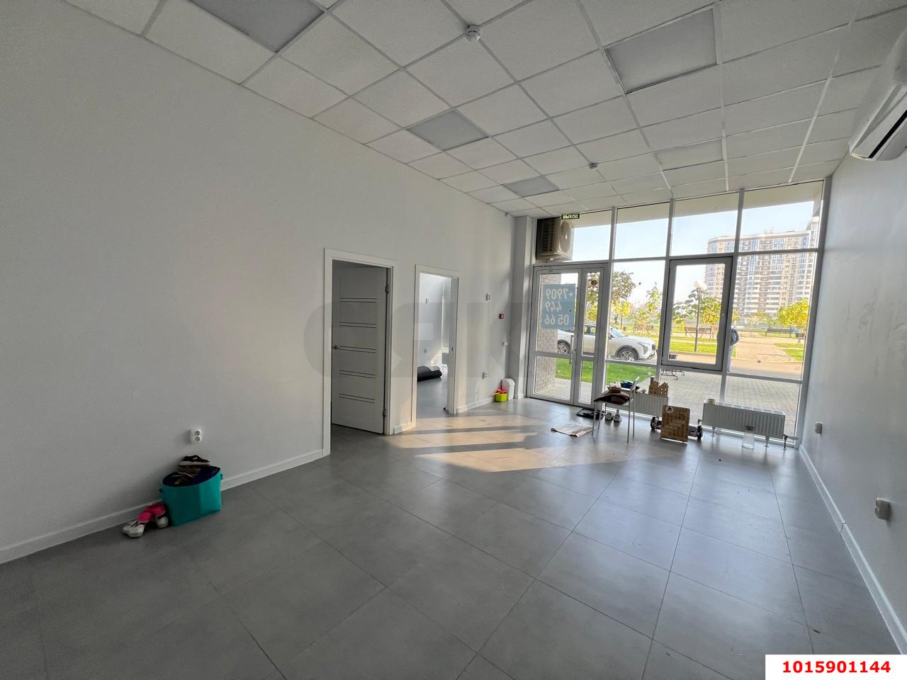 Фото №7: Торговое помещение <span class="whitespace-nowrap">75 м²</span>, <span class="whitespace-nowrap">1/16 эт.</span> - Краснодар, Прикубанский внутригородской округ, Россинского, мкр. жилой комплекс Дружный-2, б-р Адмиралтейский, 3к3