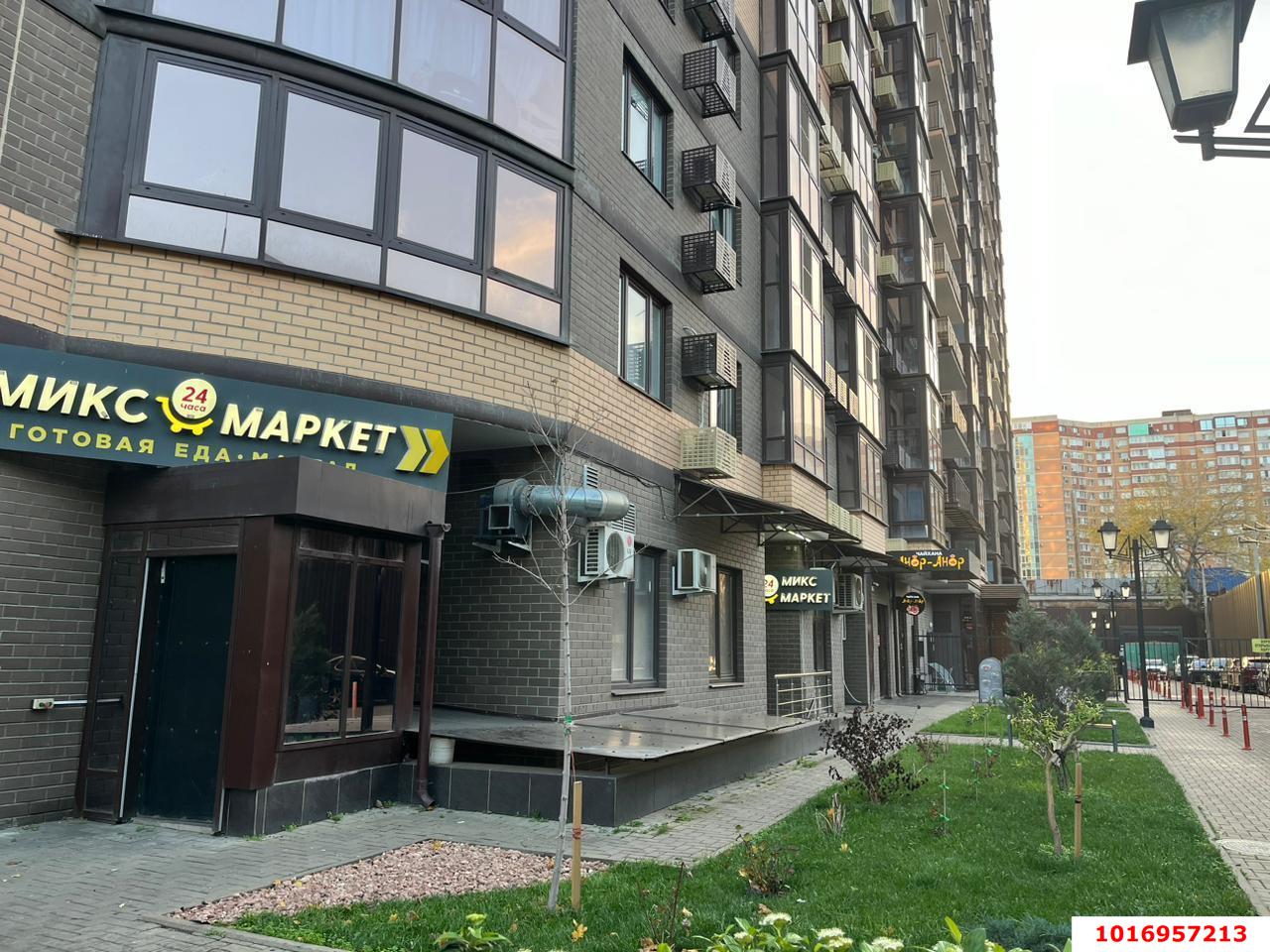 Фото №4: Торговое помещение <span class="whitespace-nowrap">23 м²</span>, <span class="whitespace-nowrap">1/25 эт.</span> - Краснодар, Западный внутригородской округ, Фестивальный, мкр. ЖК Маршал, ул. Гаражная, 87