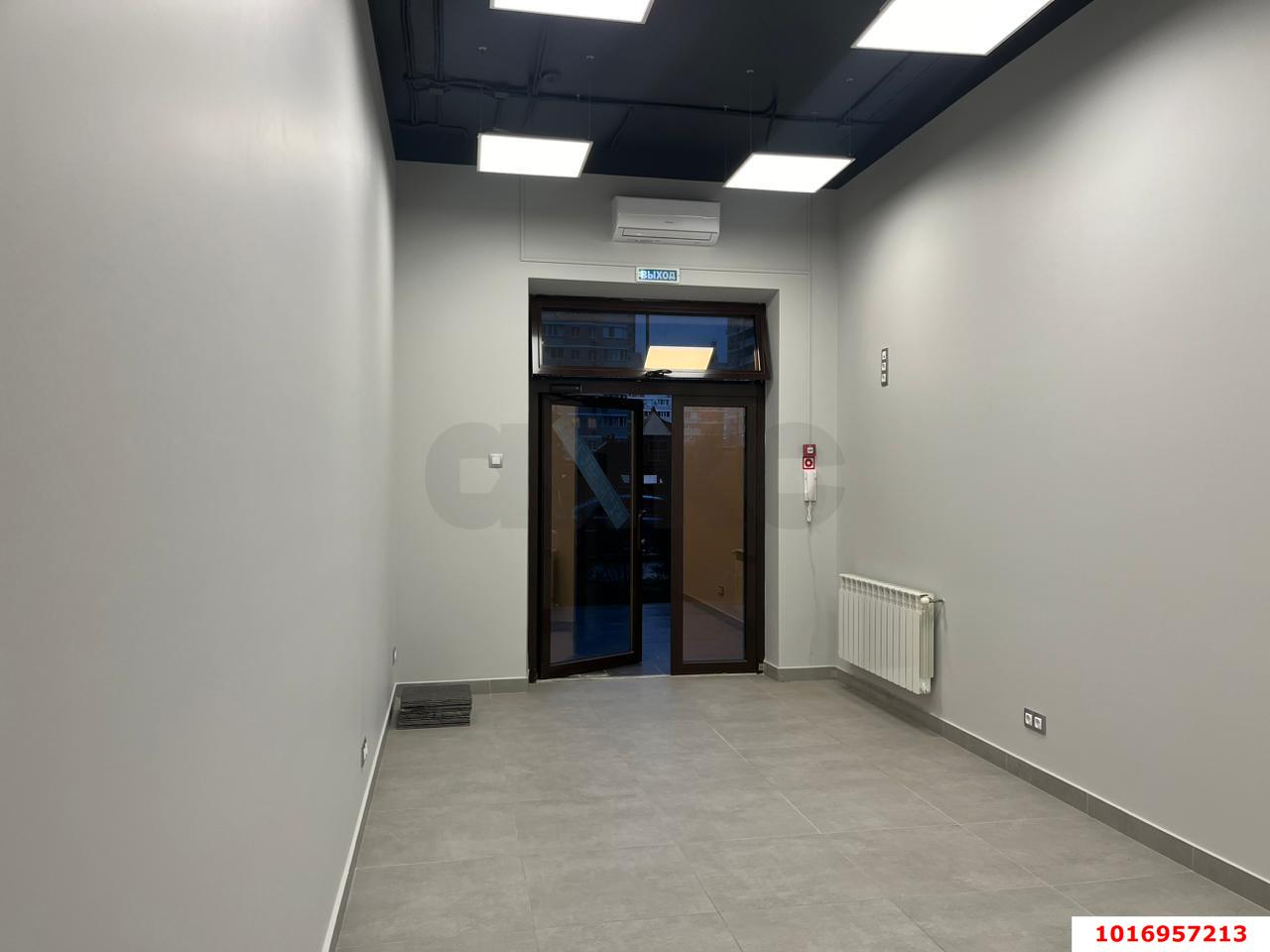 Фото №6: Торговое помещение <span class="whitespace-nowrap">23 м²</span>, <span class="whitespace-nowrap">1/25 эт.</span> - Краснодар, Западный внутригородской округ, Фестивальный, мкр. ЖК Маршал, ул. Гаражная, 87