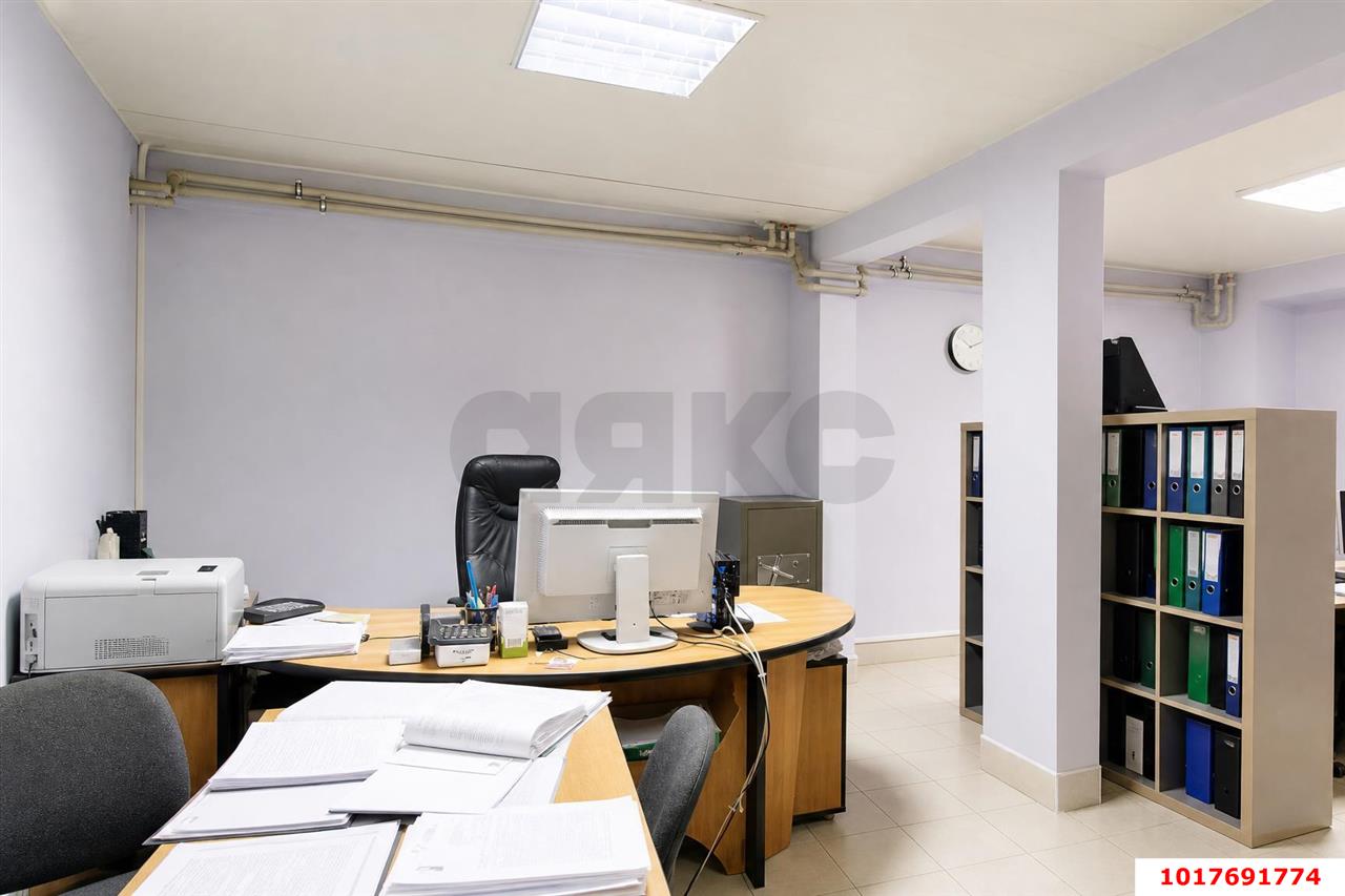 Фото №2: Торговое помещение <span class="whitespace-nowrap">932 м²</span>, <span class="whitespace-nowrap">5 эт.</span> - Краснодар, Прикубанский внутригородской округ, Фестивальный, мкр. Солнечный, ул. Архитектора Ишунина, 2