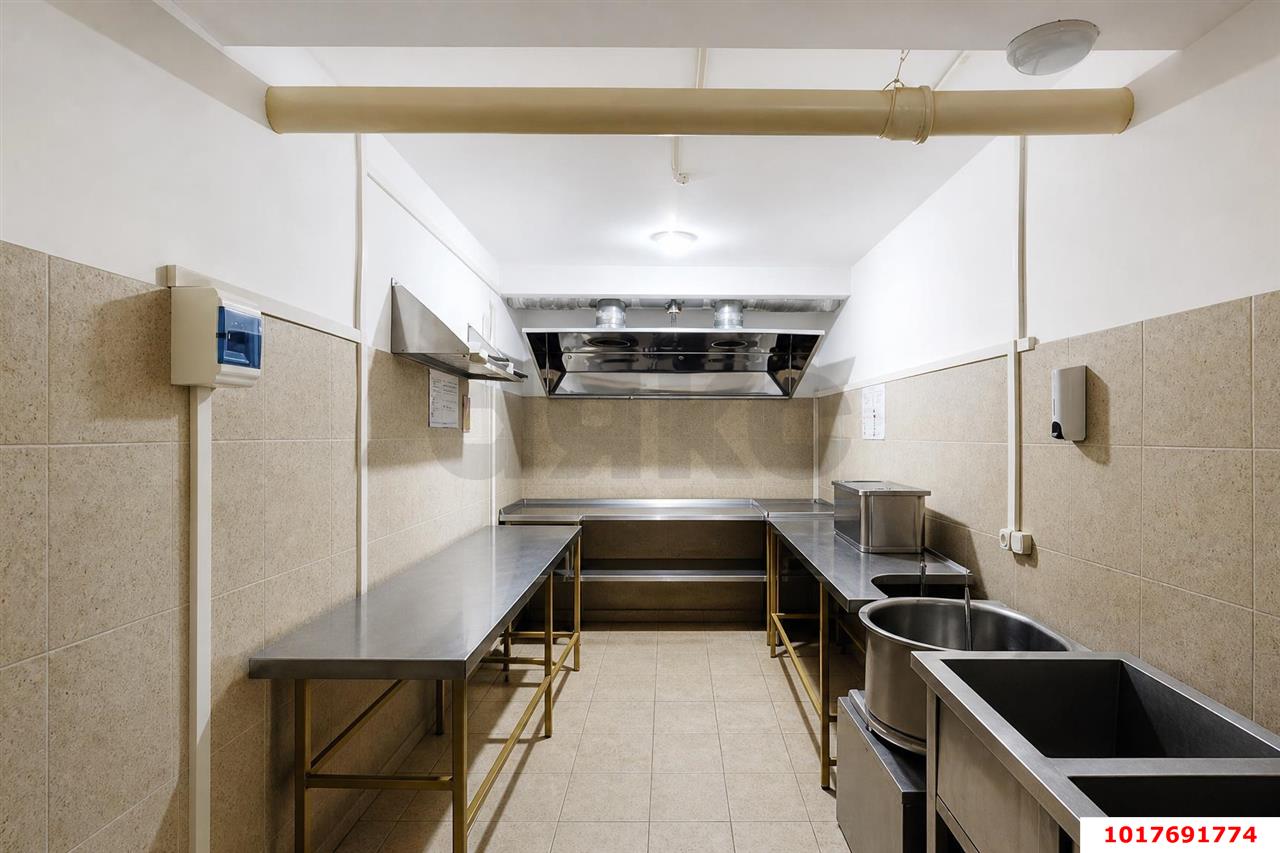 Фото №5: Торговое помещение <span class="whitespace-nowrap">932 м²</span>, <span class="whitespace-nowrap">5 эт.</span> - Краснодар, Прикубанский внутригородской округ, Фестивальный, мкр. Солнечный, ул. Архитектора Ишунина, 2