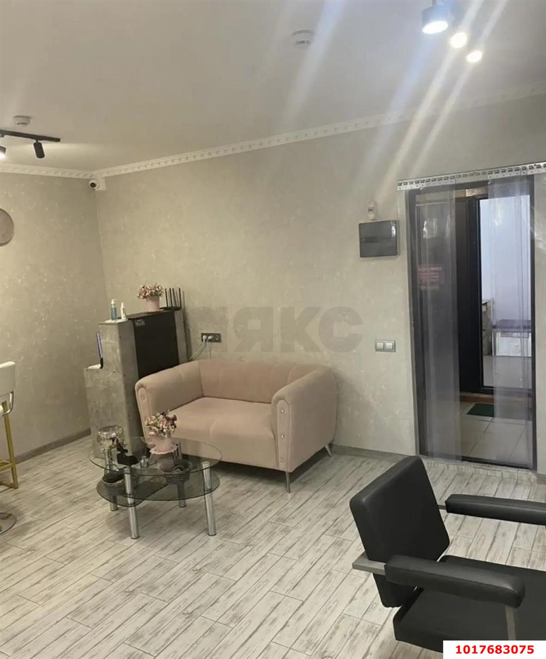 Фото №5: Торговое помещение <span class="whitespace-nowrap">37 м²</span>, <span class="whitespace-nowrap">14 эт.</span> - Краснодар, Прикубанский внутригородской округ, мкр. Восточно-Кругликовский, ул. Героя А.А. Аверкиева, 8