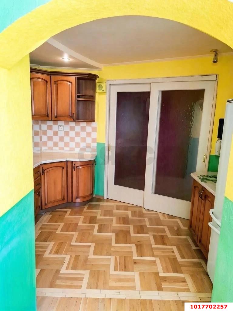 Фото №10: 3-комнатная квартира <span class="whitespace-nowrap">75 м²</span>, <span class="whitespace-nowrap">5/9 эт.</span> - Краснодар, Центральный внутригородской округ, мкр. Центральный, ул. Суворова, 74