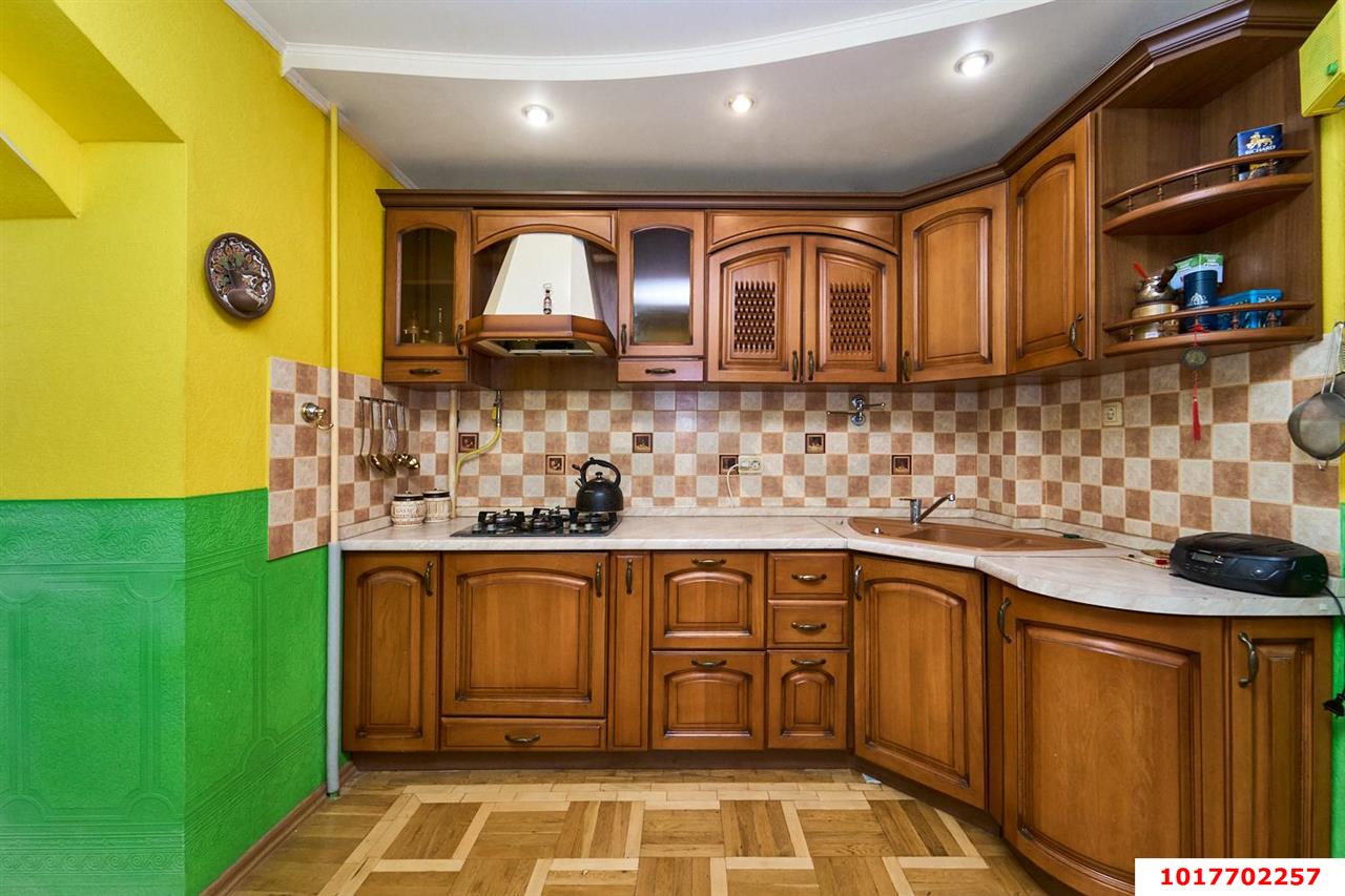 Фото №21: 3-комнатная квартира <span class="whitespace-nowrap">75 м²</span>, <span class="whitespace-nowrap">5/9 эт.</span> - Краснодар, Центральный внутригородской округ, мкр. Центральный, ул. Суворова, 74