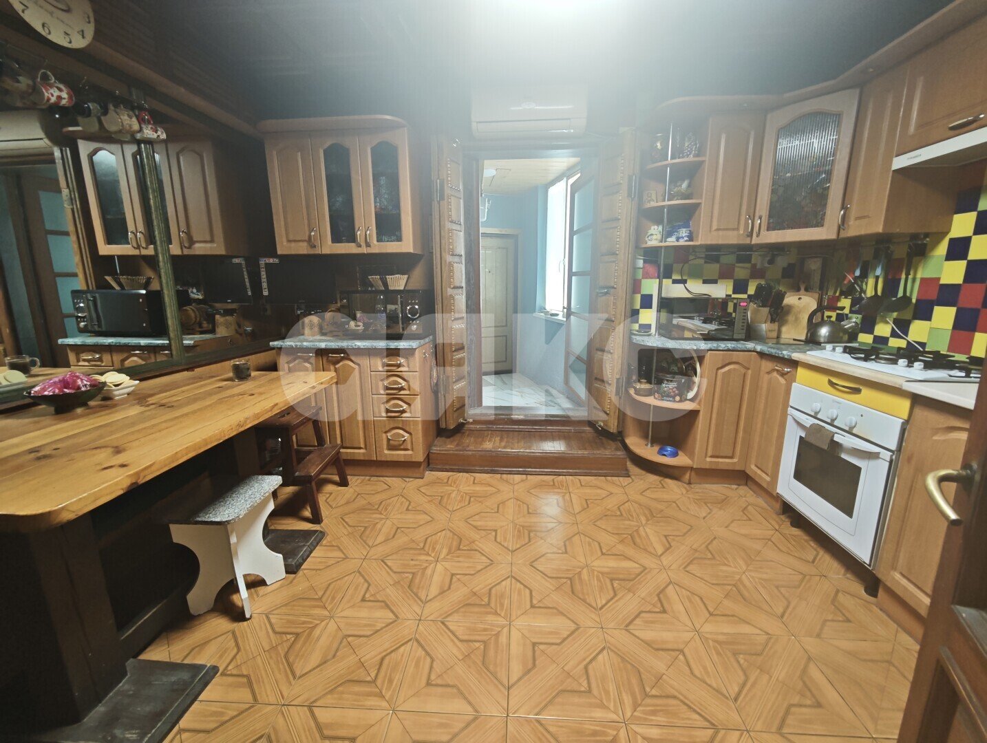 Фото №4: Дом <span class="whitespace-nowrap">245 м²</span> <span class="whitespace-nowrap">+ 4 сот.</span>, <span class="whitespace-nowrap">3 эт.</span> - Мариуполь, р. Жовтневый, ул. 1 Мая, 39