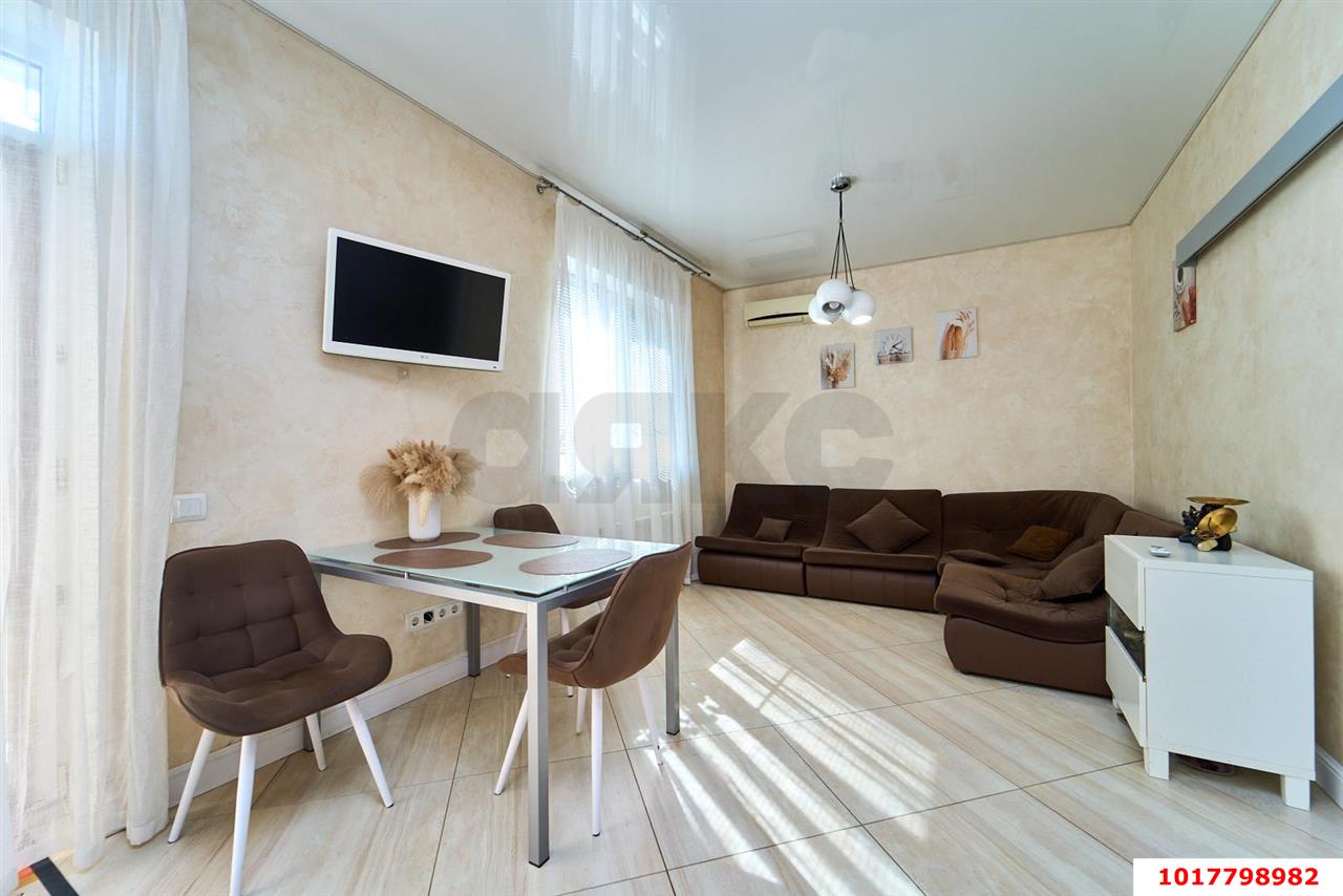 Фото №10: Дом <span class="whitespace-nowrap">180 м²</span> <span class="whitespace-nowrap">+ 1.3 сот.</span>, <span class="whitespace-nowrap">3 эт.</span> - Новая Адыгея, ул. Шовгенова, 26А