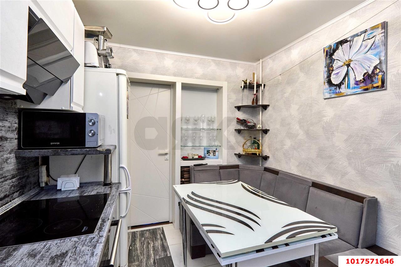 Фото №9: 2-комнатная квартира <span class="whitespace-nowrap">40 м²</span>, <span class="whitespace-nowrap">1/12 эт.</span> - Краснодар, Западный внутригородской округ, мкр. Юбилейный, ул. 70-летия Октября, 4