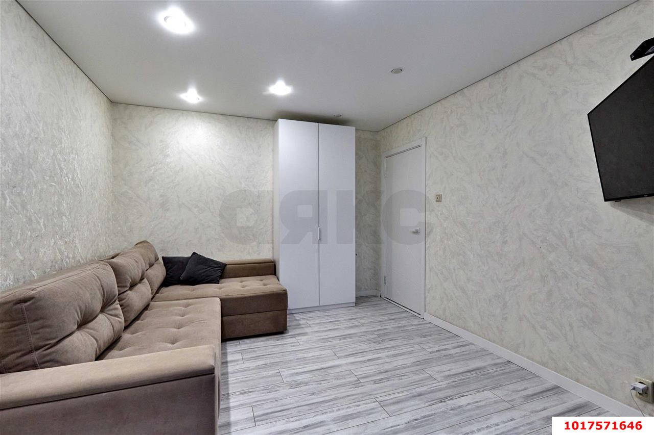 Фото №6: 2-комнатная квартира <span class="whitespace-nowrap">40 м²</span>, <span class="whitespace-nowrap">1/12 эт.</span> - Краснодар, Западный внутригородской округ, мкр. Юбилейный, ул. 70-летия Октября, 4