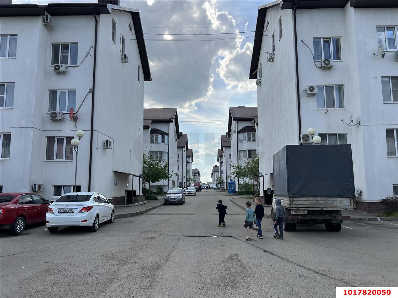 Фото №2: 2-комнатная квартира <span class="whitespace-nowrap">53 м²</span>, <span class="whitespace-nowrap">1/3 эт.</span> - Краснодар, Прикубанский внутригородской округ, мкр. ЖК Прованс, ул. Генерала Петрова, 33