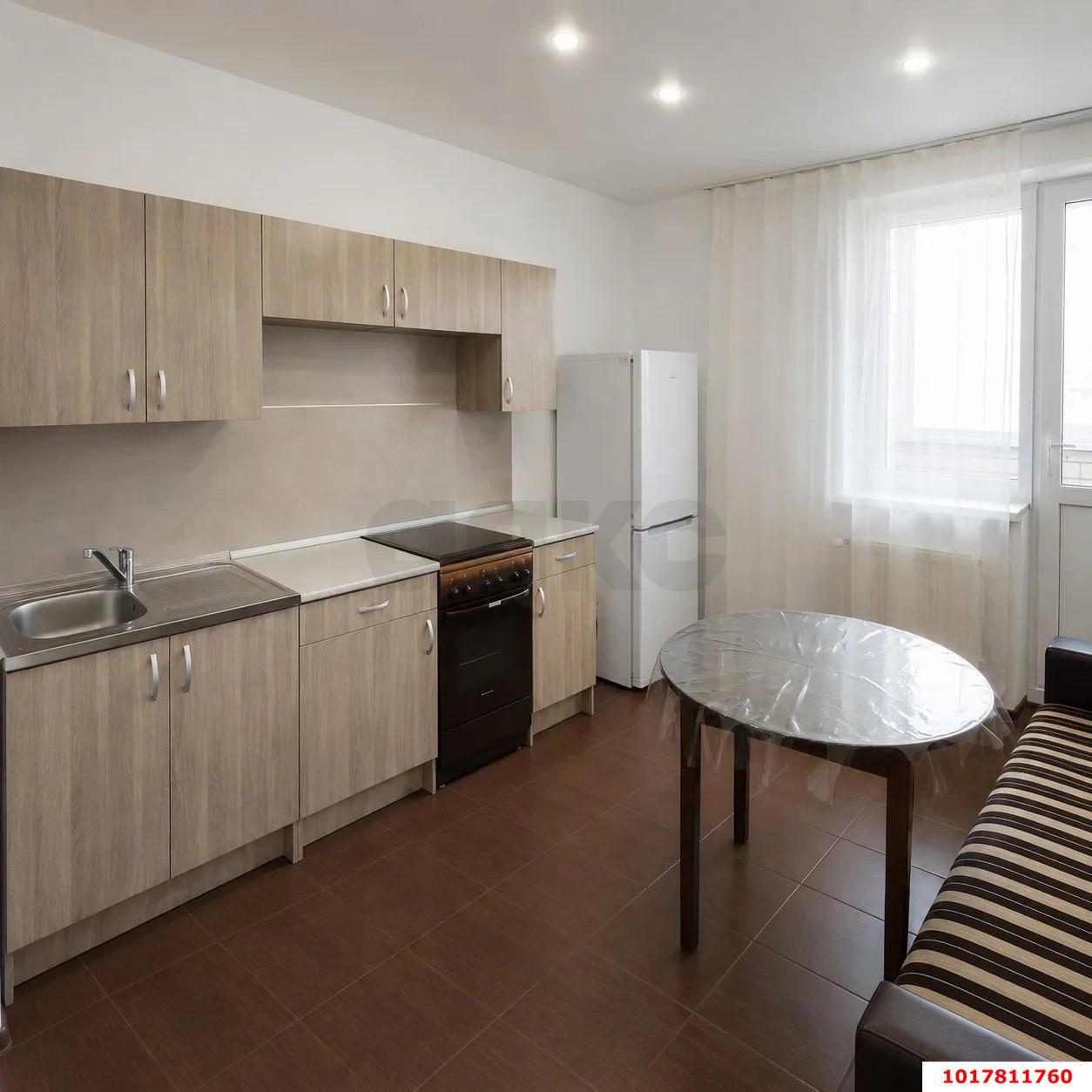 Фото №2: 1-комнатная квартира <span class="whitespace-nowrap">39 м²</span>, <span class="whitespace-nowrap">4/9 эт.</span> - Краснодар, Прикубанский внутригородской округ, Славянский, мкр. Светлоград, ул. Красных Партизан, 1/3