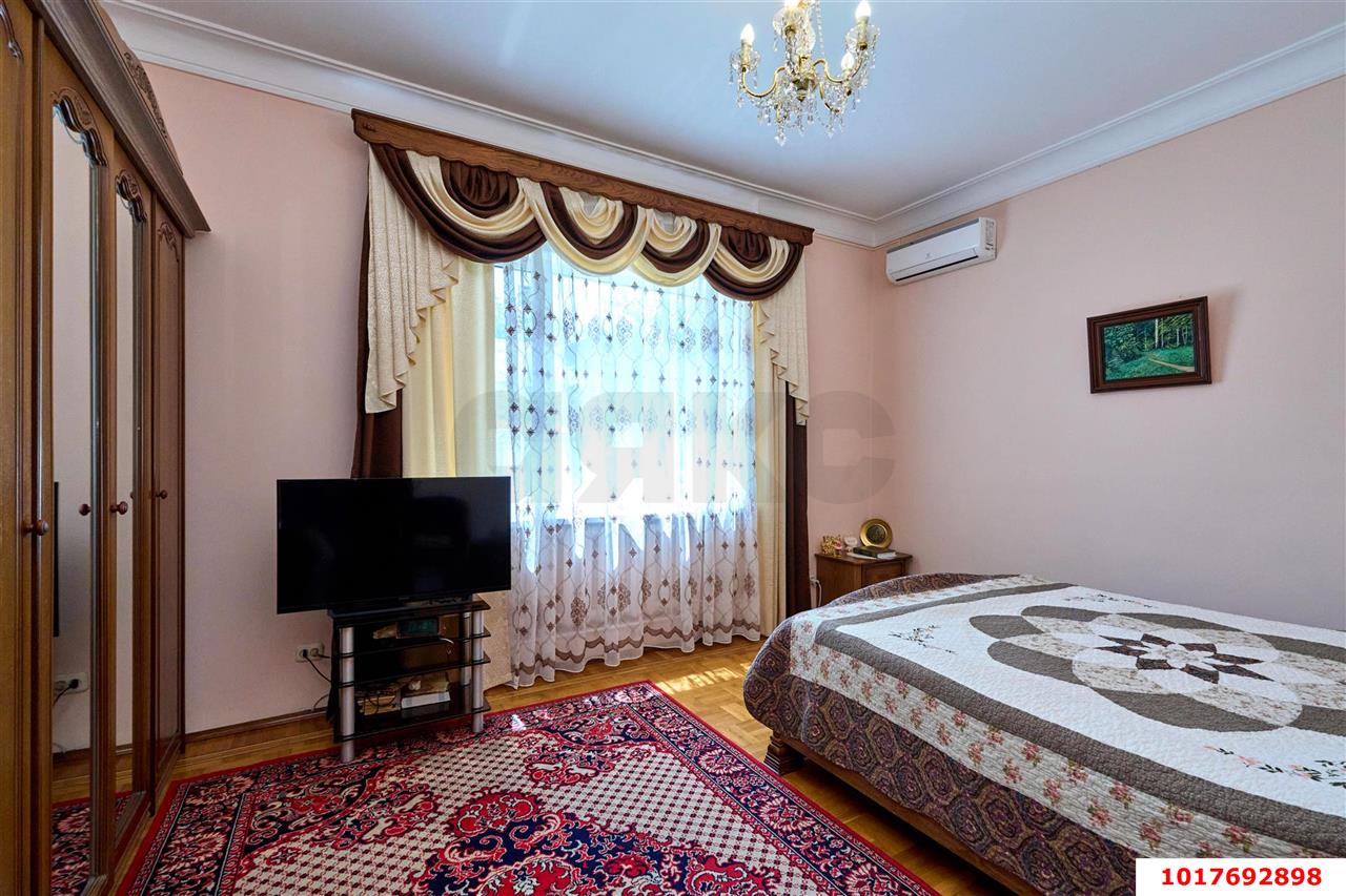 Фото №13: Дом <span class="whitespace-nowrap">435 м²</span> <span class="whitespace-nowrap">+ 4.5 сот.</span>, <span class="whitespace-nowrap">3 эт.</span> - Краснодар, Центральный внутригородской округ, мкр. Центральный, ул. Янковского, 47