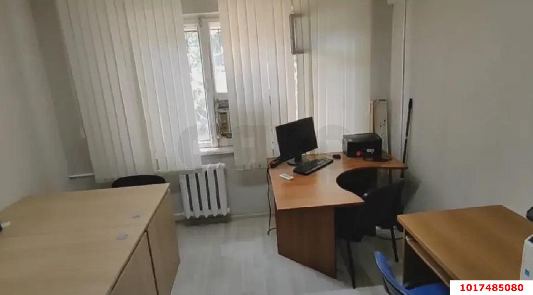 Фото №2: Торговое помещение <span class="whitespace-nowrap">17 м²</span>, <span class="whitespace-nowrap">1/5 эт.</span> - Краснодар, Прикубанский внутригородской округ, мкр. Фестивальный, ул. Атарбекова, 52