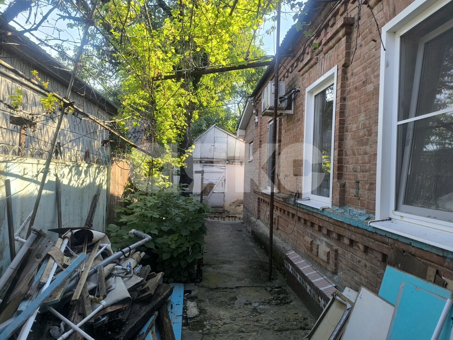 Фото №2: Дом <span class="whitespace-nowrap">57 м²</span> <span class="whitespace-nowrap">+ 3 сот.</span>, <span class="whitespace-nowrap">1 эт.</span> - Армавир, мкр. Родина, ул. 30 лет Победы, 42