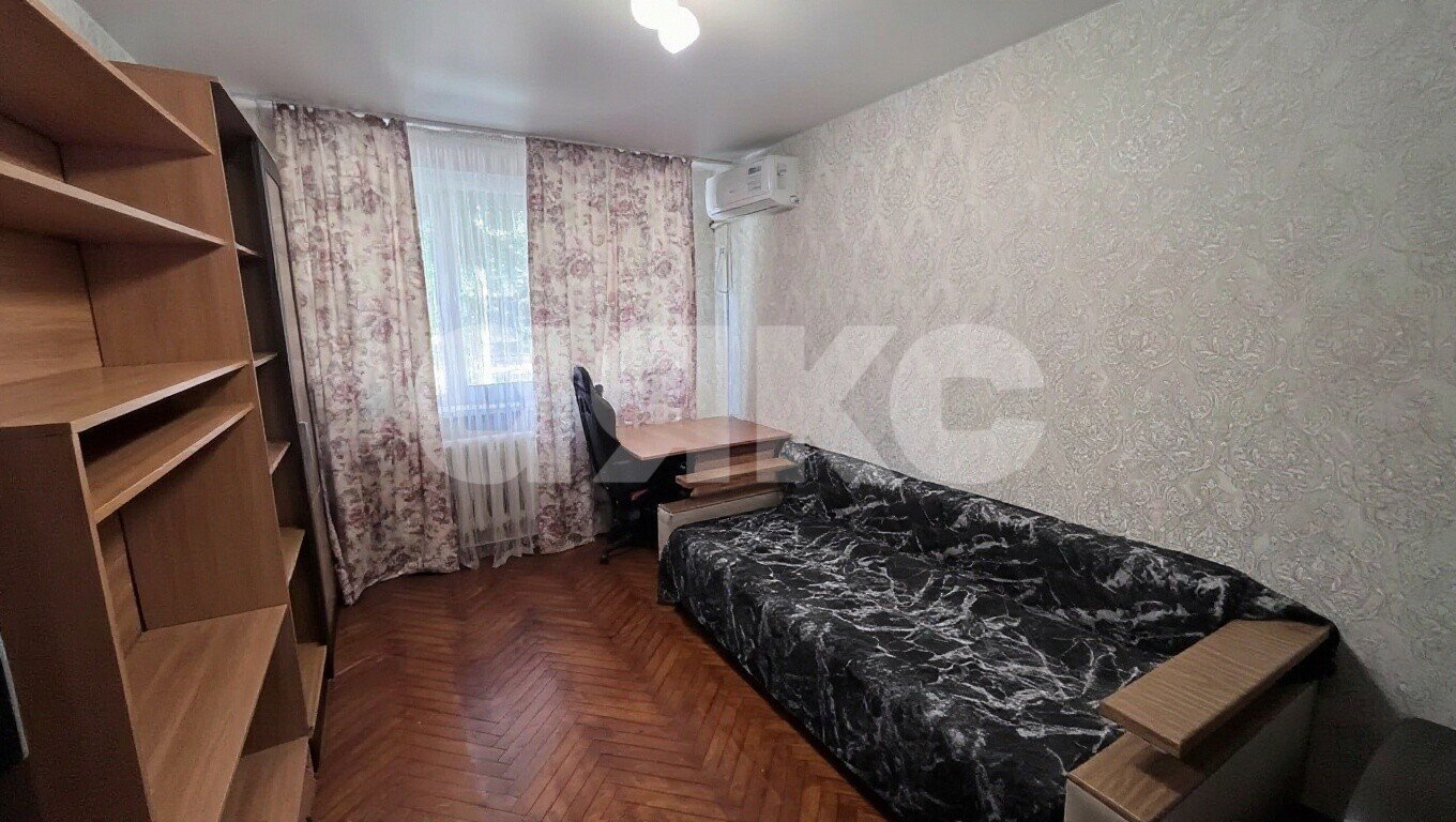 Фото №2: 2-комнатная квартира <span class="whitespace-nowrap">42 м²</span>, <span class="whitespace-nowrap">1/5 эт.</span> - Майкоп, мкр. квартал Черёмушки, ул. Димитрова, 11/2