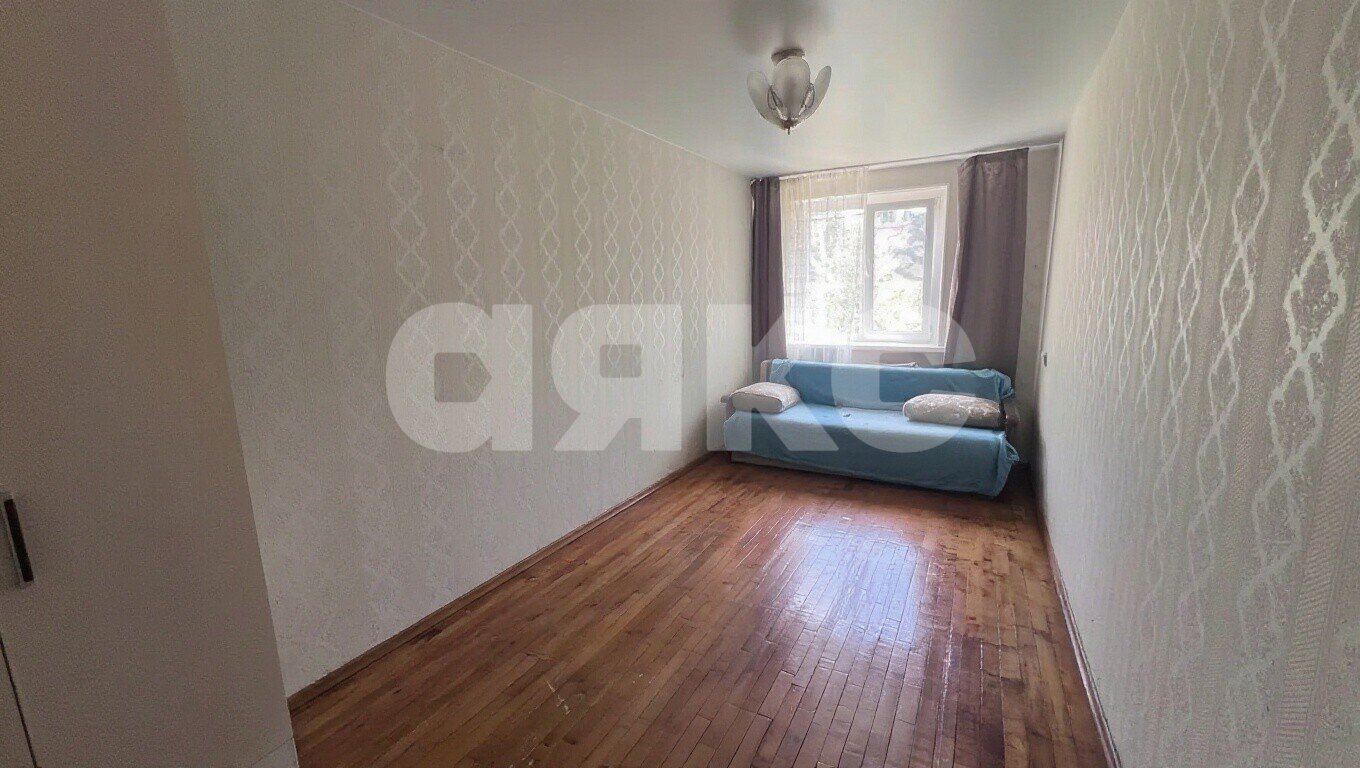 Фото №3: 2-комнатная квартира <span class="whitespace-nowrap">42 м²</span>, <span class="whitespace-nowrap">1/5 эт.</span> - Майкоп, мкр. квартал Черёмушки, ул. Димитрова, 11/2