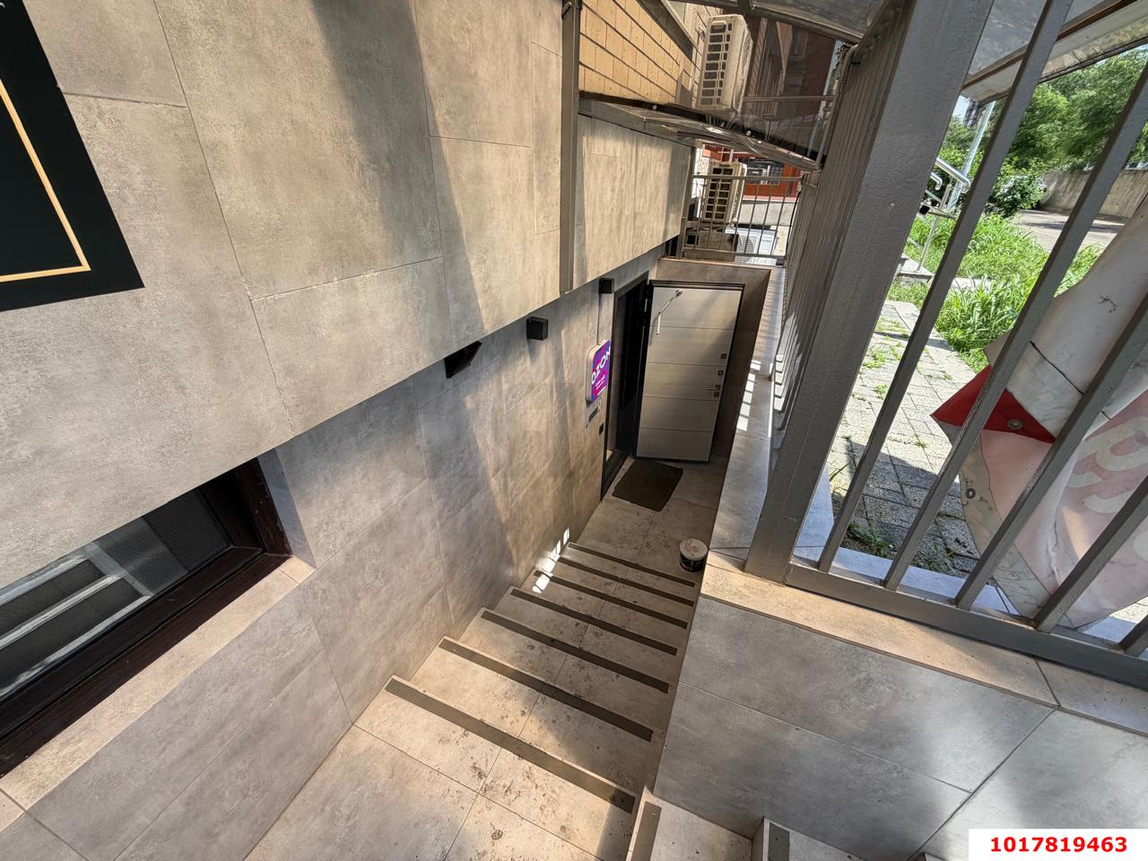 Фото №5: Торговое помещение <span class="whitespace-nowrap">68 м²</span>, <span class="whitespace-nowrap">17 эт.</span> - Краснодар, Прикубанский внутригородской округ, 2-я Площадка, мкр. жилой комплекс Кремлёвские Ворота, ул. Кореновская, 2к4