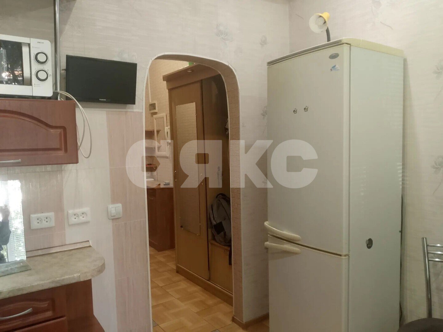 Фото №2: 1-комнатная квартира <span class="whitespace-nowrap">37 м²</span>, <span class="whitespace-nowrap">1/5 эт.</span> - Волгоград, р. Краснооктябрьский, пр-кт Металлургов, 24
